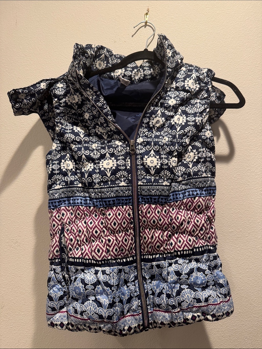 Pure Good Sleeveless Printed Quilted Vest- zippered pockets & detachable hood